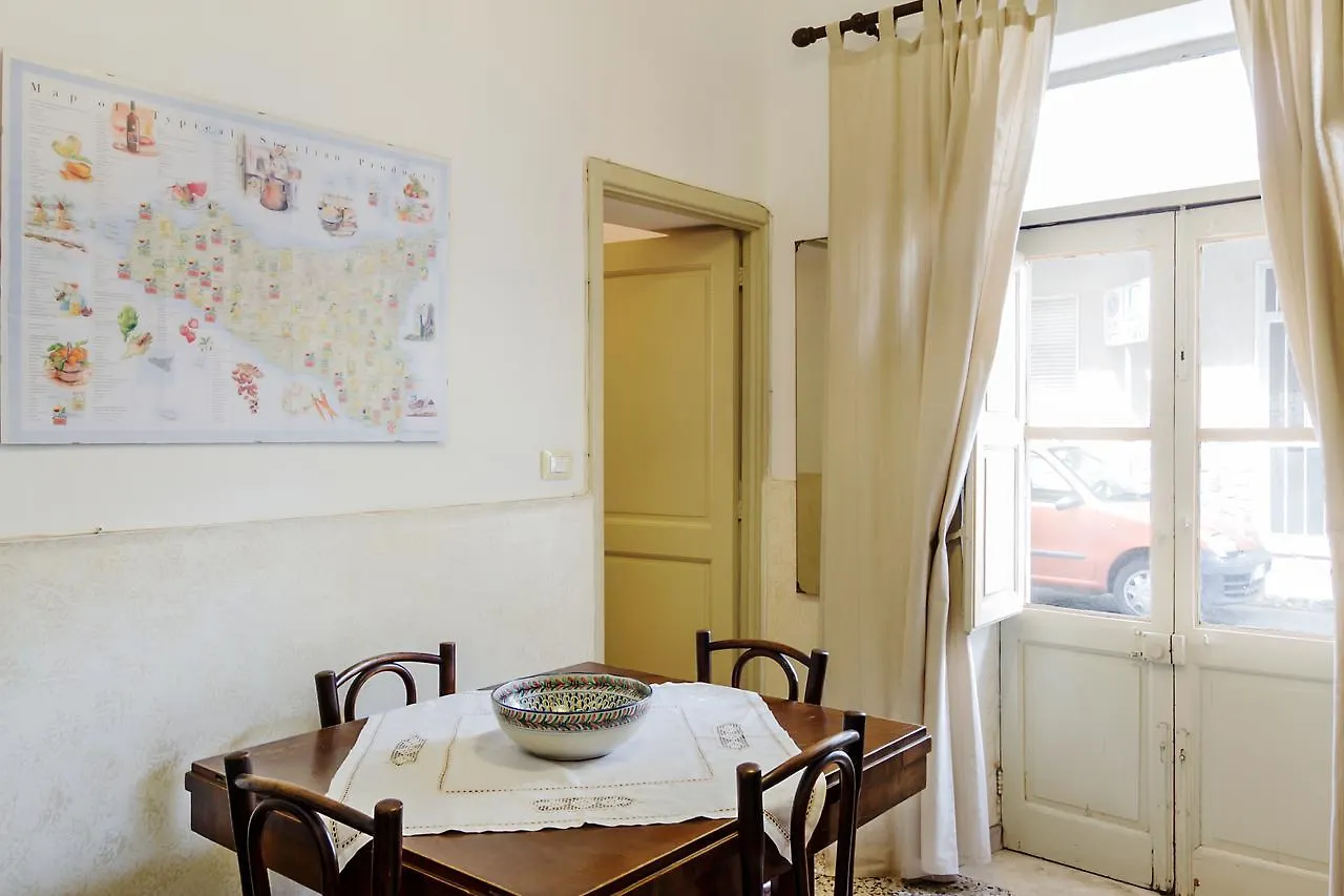 Letojanni Sandy Beach Apartment 0*,